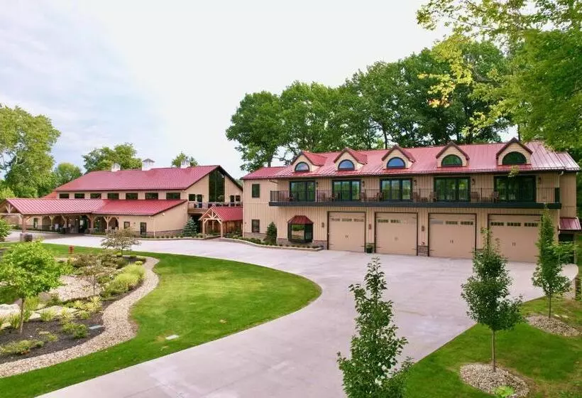 Hostelli Tall Oaks Resort