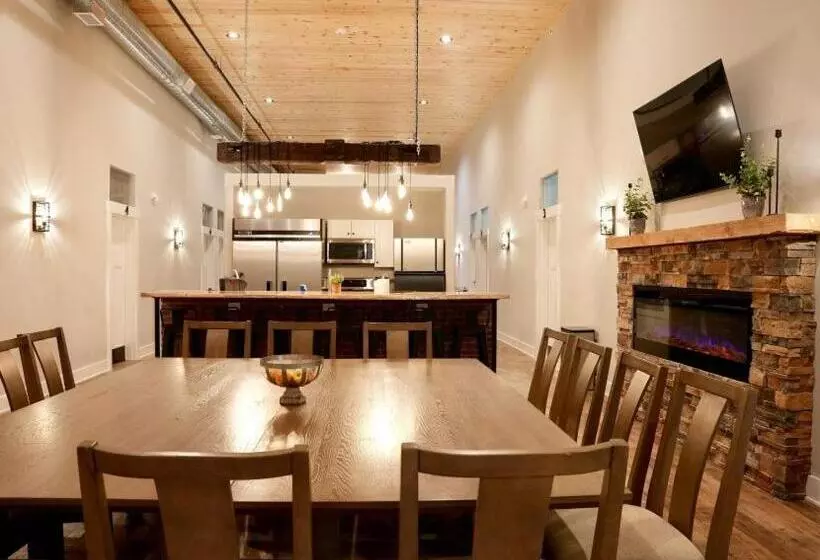 Hostelli Tall Oaks Resort