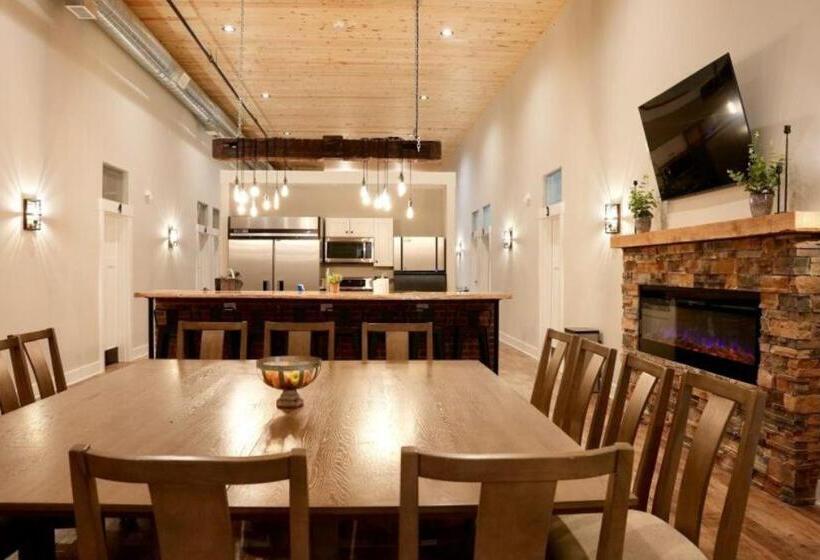 簡易ホテル Tall Oaks Resort