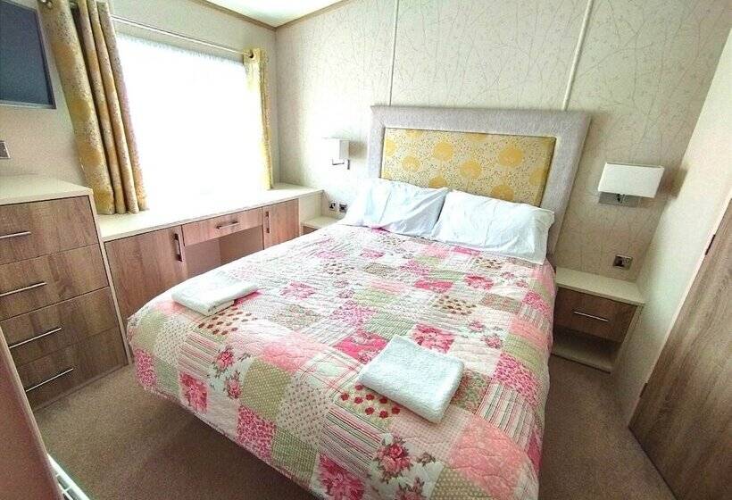 ホテル Camping Pods Sand Le Mere