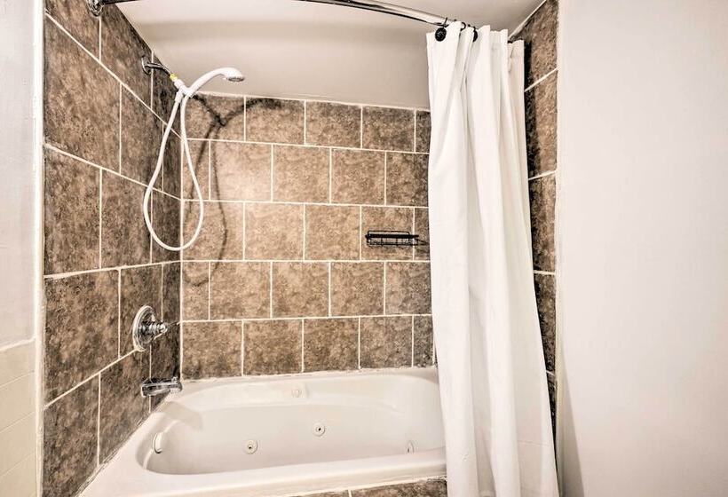 Island Park Couple S Escape ~ 1 Mi To Beach!