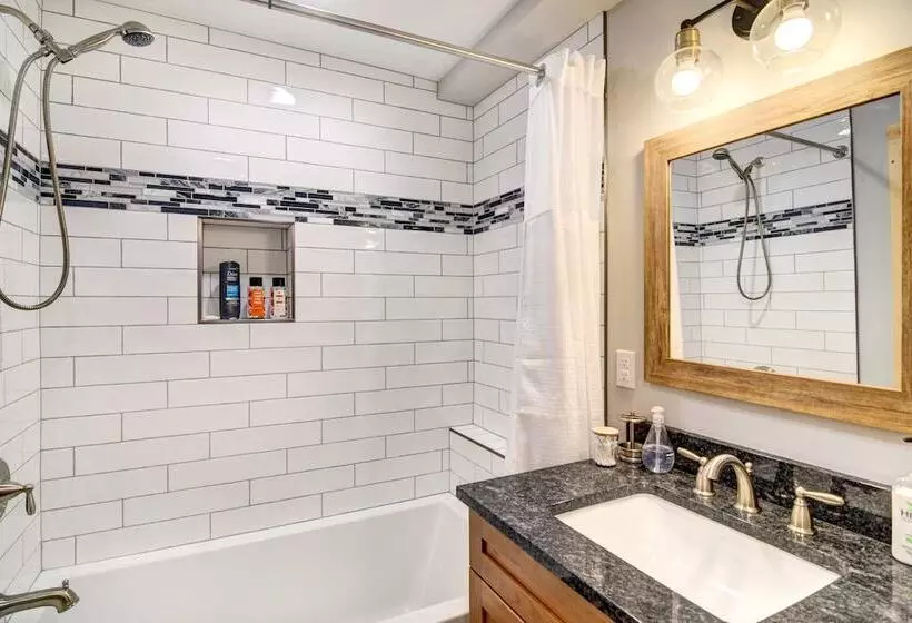 Hot Tub & Mtn Views: Waterfront Grand Lake Cabin!