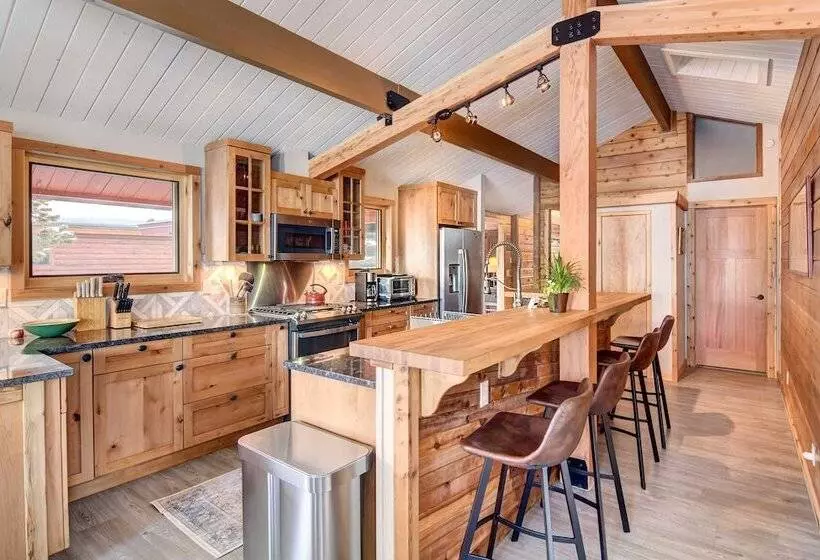 Hot Tub & Mtn Views: Waterfront Grand Lake Cabin!