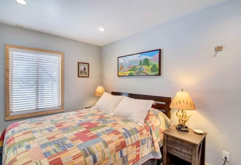 Hot Tub & Mtn Views: Waterfront Grand Lake Cabin!