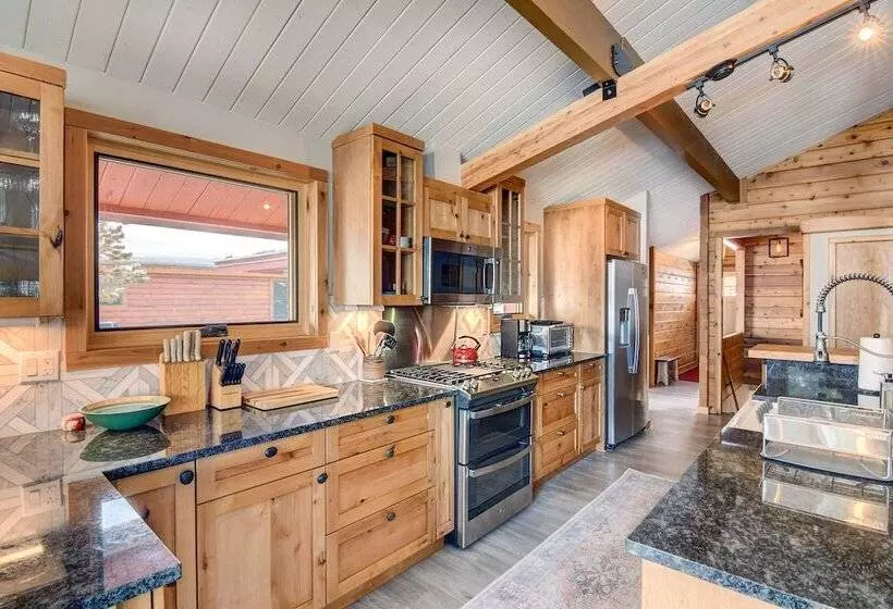 Hot Tub & Mtn Views: Waterfront Grand Lake Cabin!