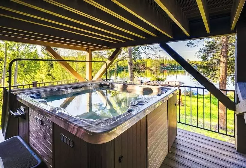 Hot Tub & Mtn Views: Waterfront Grand Lake Cabin!