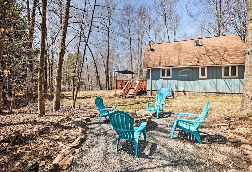 Pocono Lake A Frame W/ Pool Access: Walk To Beach!