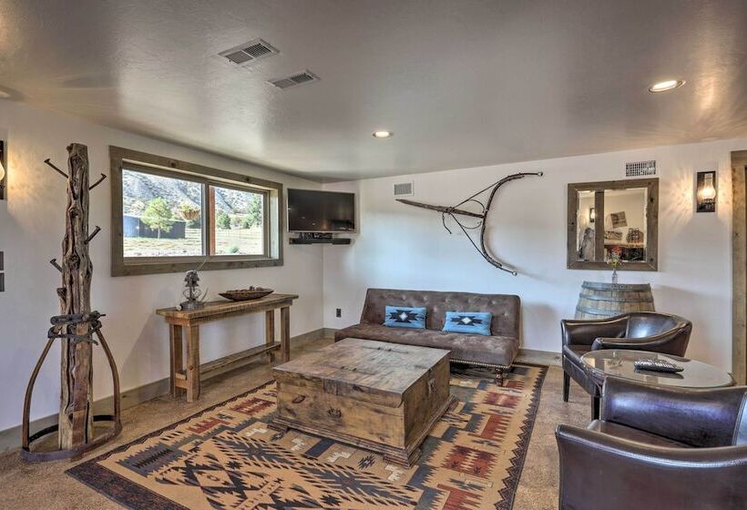 Montrose Barndominium On 7 Acres With Views!