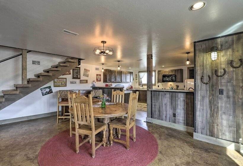 Montrose Barndominium On 7 Acres With Views!