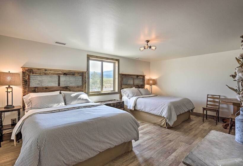 Montrose Barndominium On 7 Acres With Views!