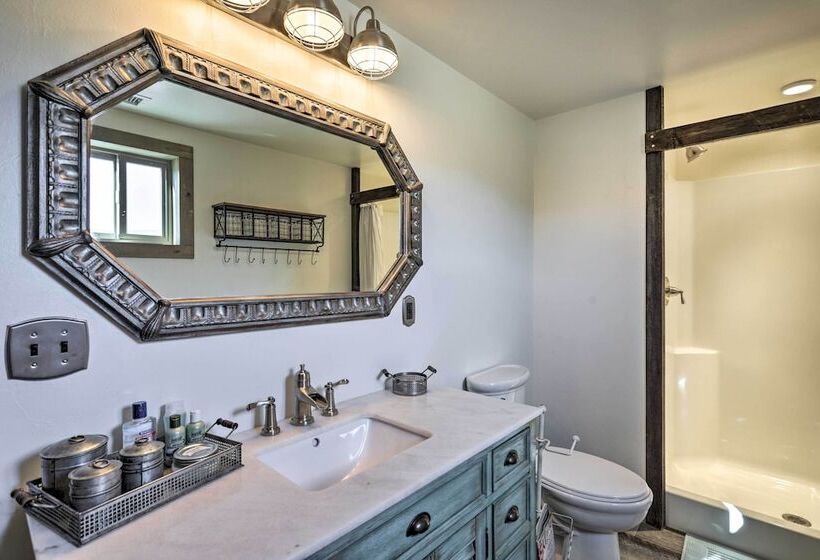 Montrose Barndominium On 7 Acres With Views!