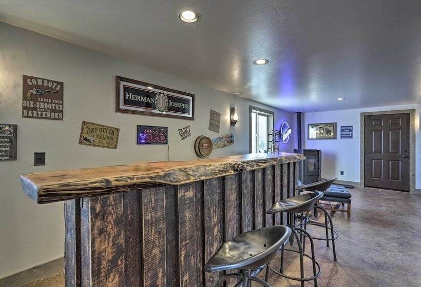 Montrose Barndominium On 7 Acres With Views!