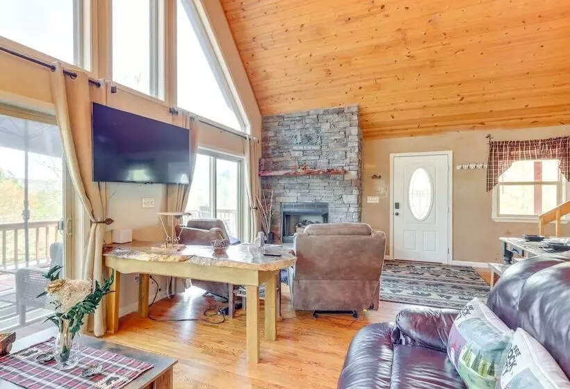 Peaceful Cabin Retreat   9 Mi To Murphy!