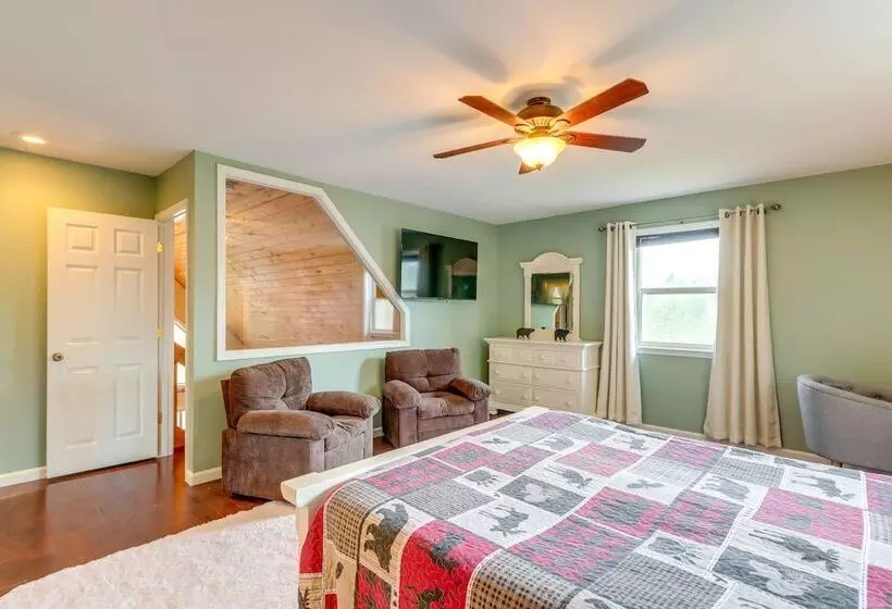 Peaceful Cabin Retreat   9 Mi To Murphy!