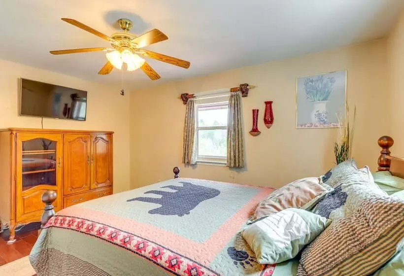 Peaceful Cabin Retreat   9 Mi To Murphy!