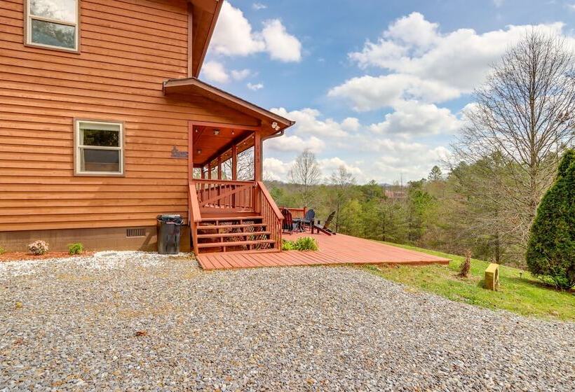 Peaceful Cabin Retreat   9 Mi To Murphy!