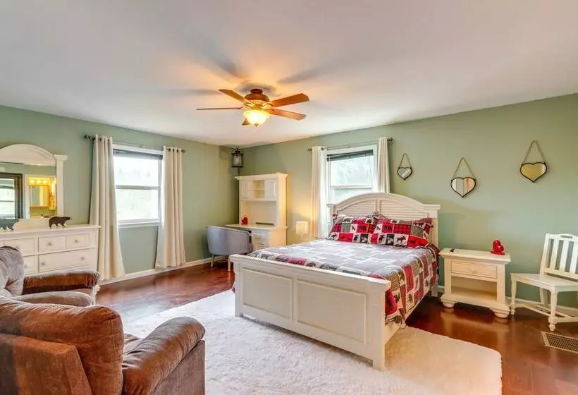 Peaceful Cabin Retreat   9 Mi To Murphy!