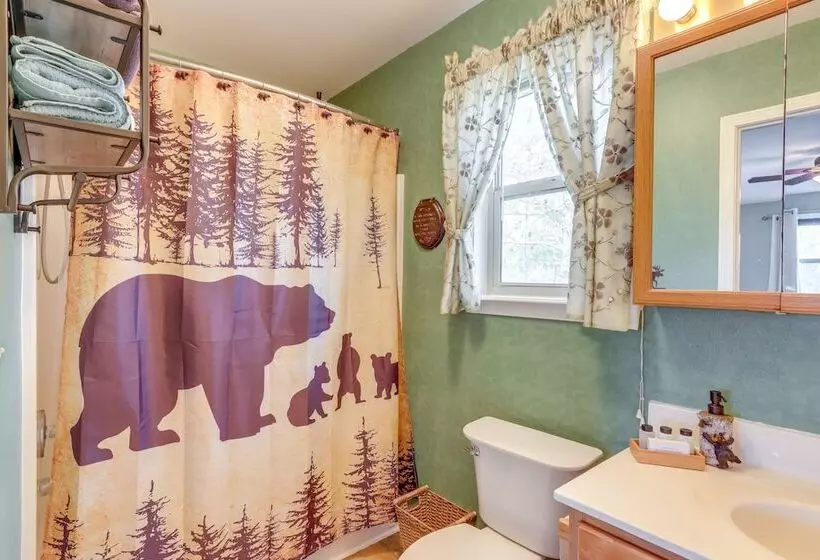 Peaceful Cabin Retreat   9 Mi To Murphy!