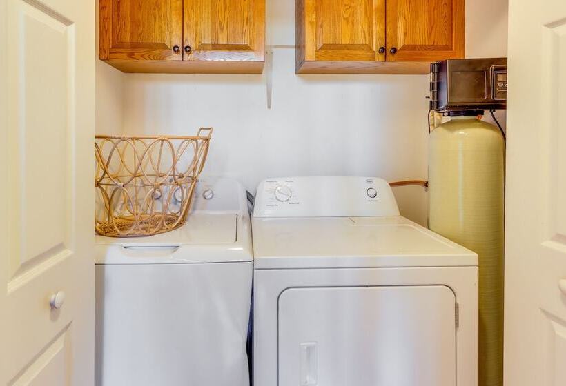 Peaceful Cabin Retreat   9 Mi To Murphy!