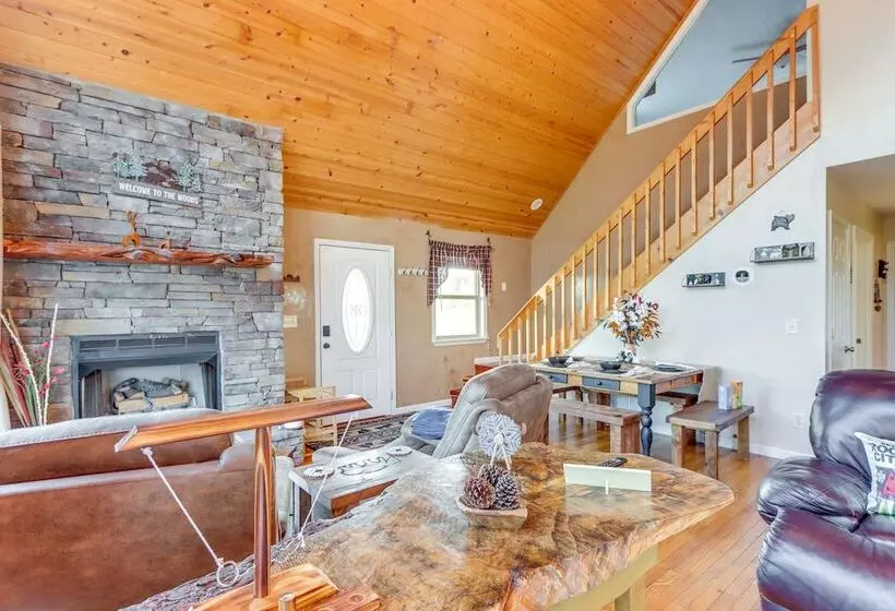 Peaceful Cabin Retreat   9 Mi To Murphy!