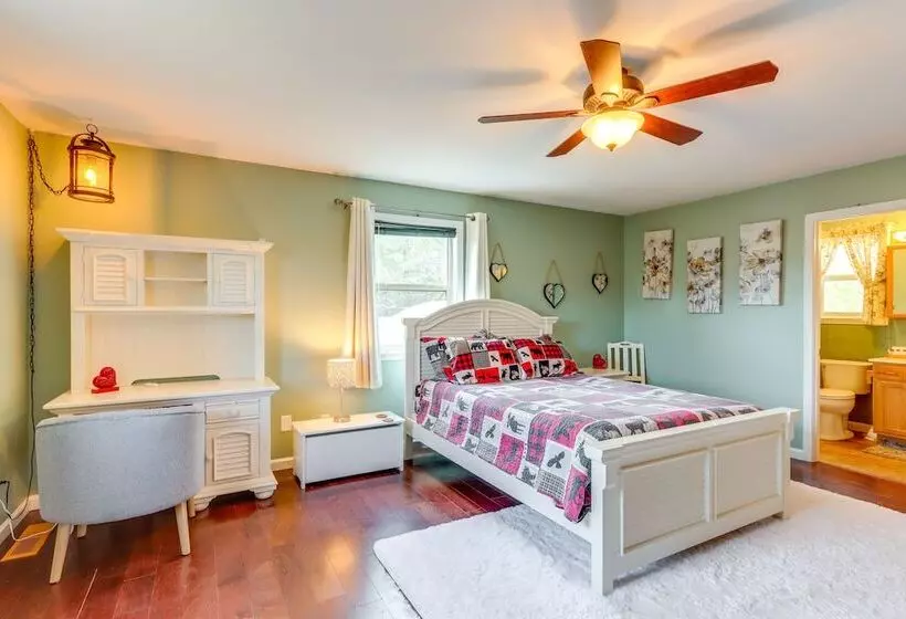 Peaceful Cabin Retreat   9 Mi To Murphy!