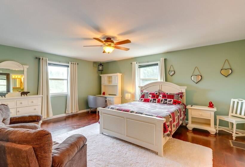 Peaceful Cabin Retreat   9 Mi To Murphy!