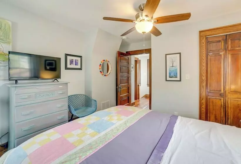 Pet Friendly Murph Landing   1 Mile To Wvu!