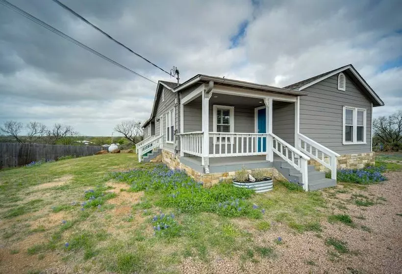 Pet Friendly Texas Retreat W/ Deck & Gas Grill!