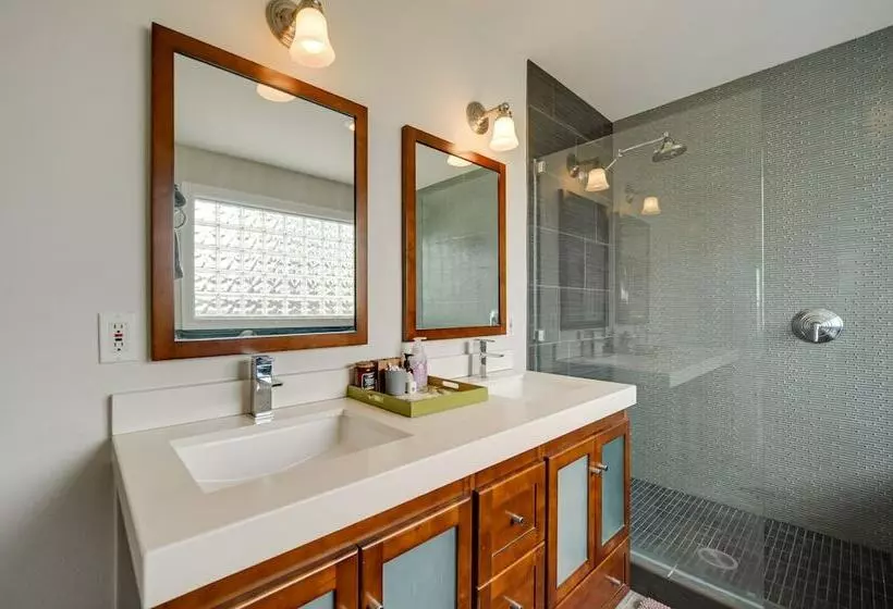 Pet Friendly Texas Retreat W/ Deck & Gas Grill!