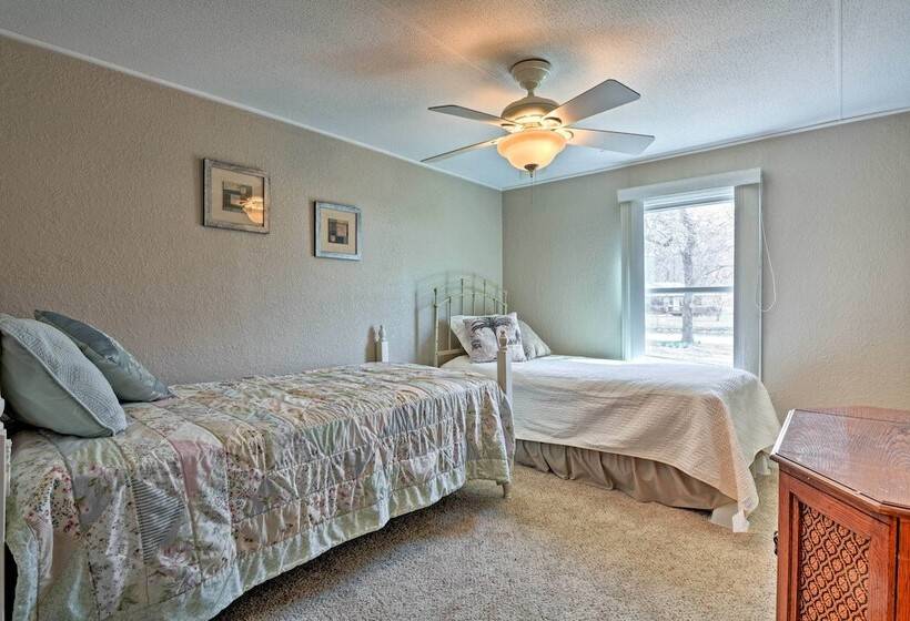 Tranquil Grove Home W/ Hot Tub Near Grand Lake!