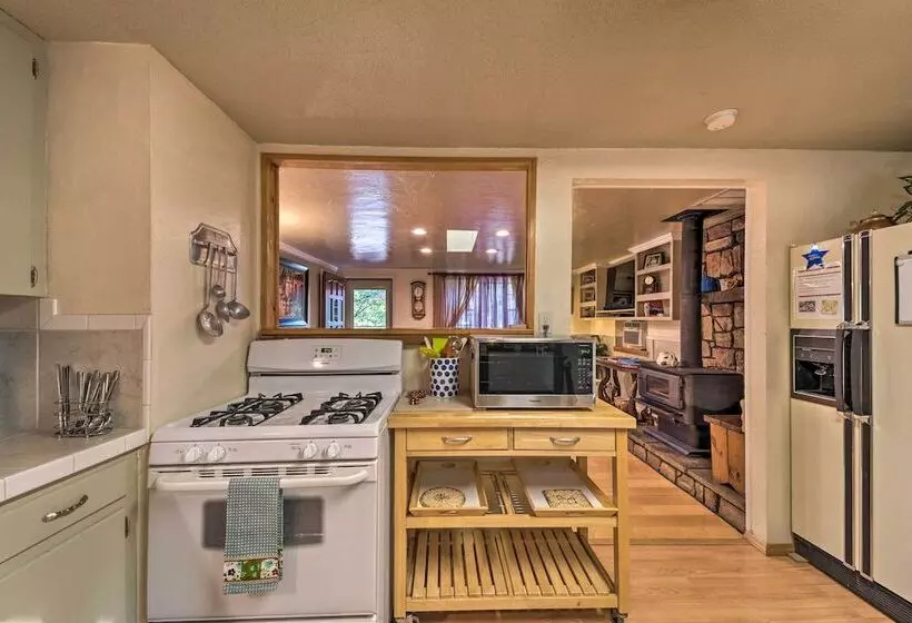 Pet Friendly Ruidoso Cabin W/ Hot Tub & Fire Pit