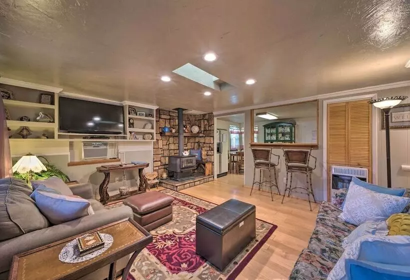 Pet Friendly Ruidoso Cabin W/ Hot Tub & Fire Pit