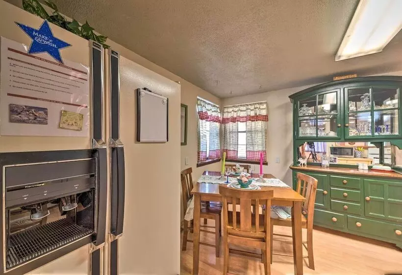 Pet Friendly Ruidoso Cabin W/ Hot Tub & Fire Pit