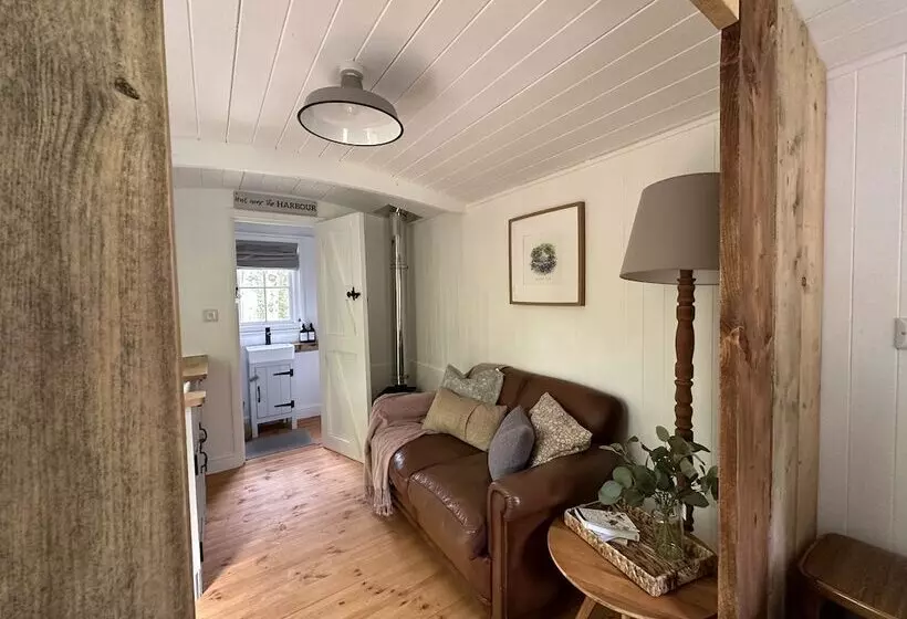 Residenssi Cornwall Woodland Dog Friendly Shepherd S Hut
