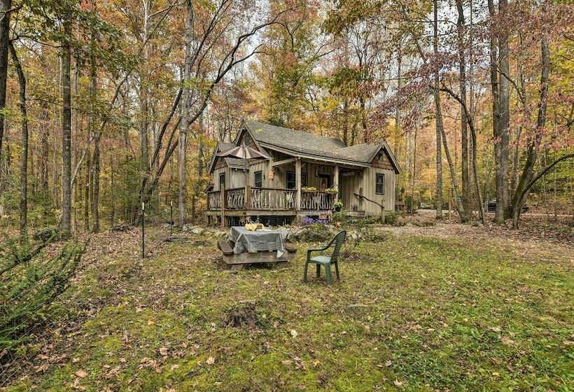 Restful Creekside Retreat By Table Rock State Park