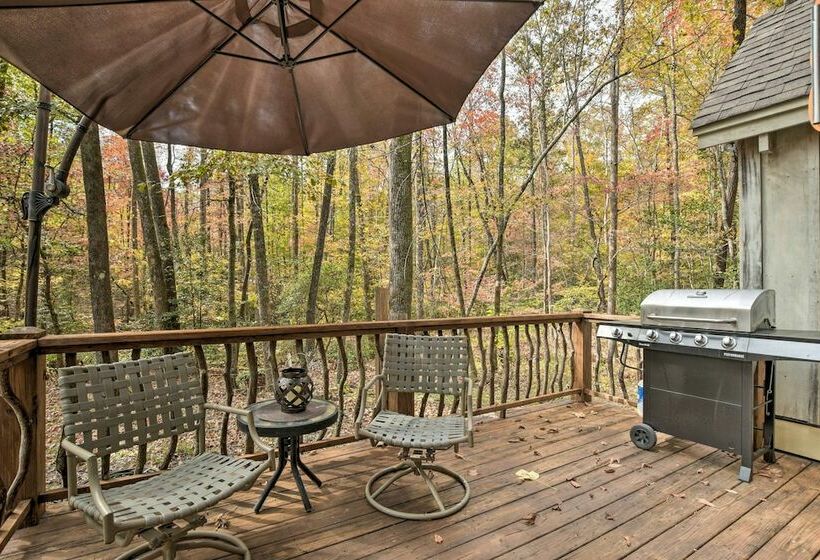 Restful Creekside Retreat By Table Rock State Park