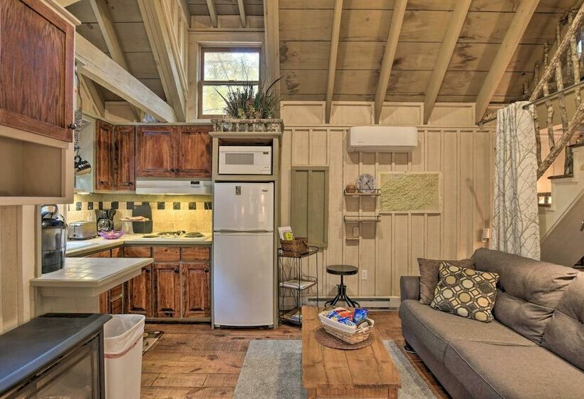 Restful Creekside Retreat By Table Rock State Park