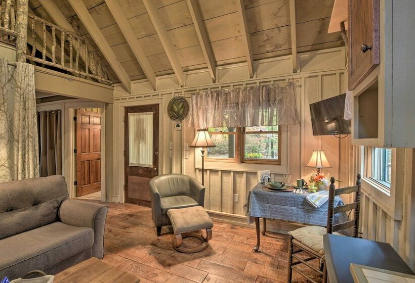 Restful Creekside Retreat By Table Rock State Park