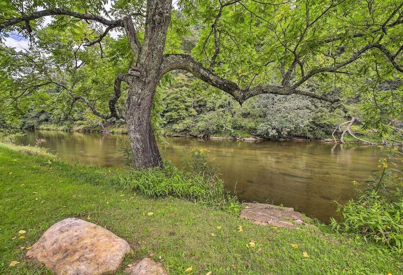 Riverfront Home W/ Fire Pit + Deck In Lansing