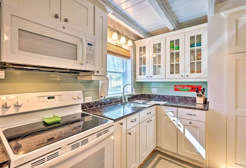 Riverfront Home W/ Fire Pit + Deck In Lansing