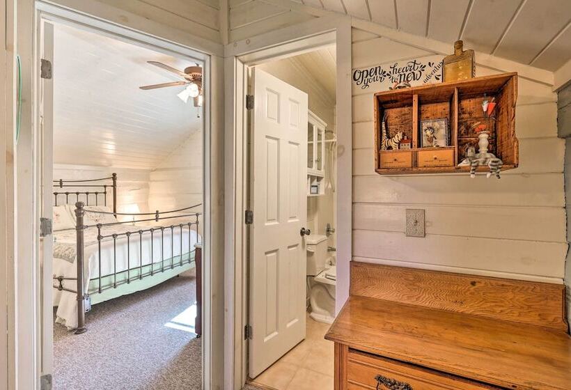 Riverfront Home W/ Fire Pit + Deck In Lansing