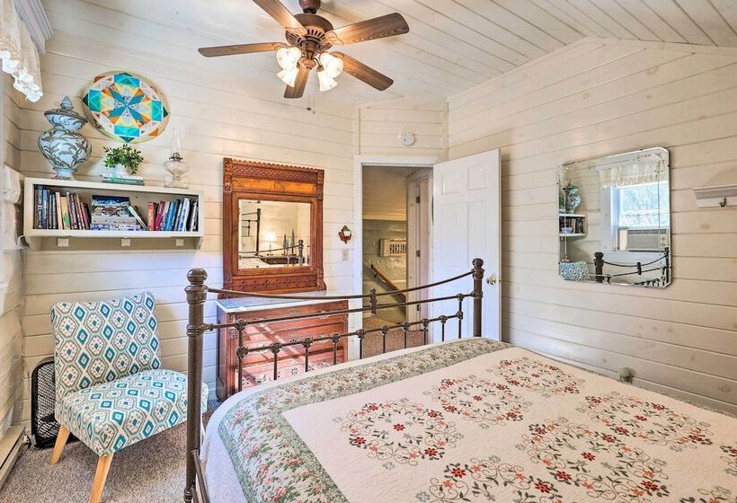 Riverfront Home W/ Fire Pit + Deck In Lansing