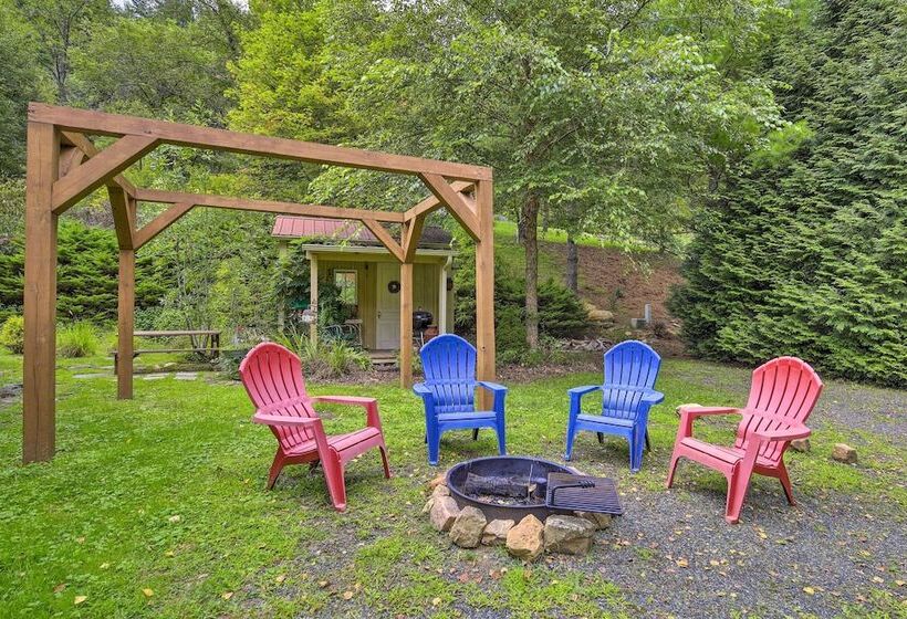 Riverfront Home W/ Fire Pit + Deck In Lansing