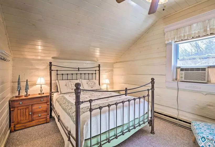 Riverfront Home W/ Fire Pit + Deck In Lansing