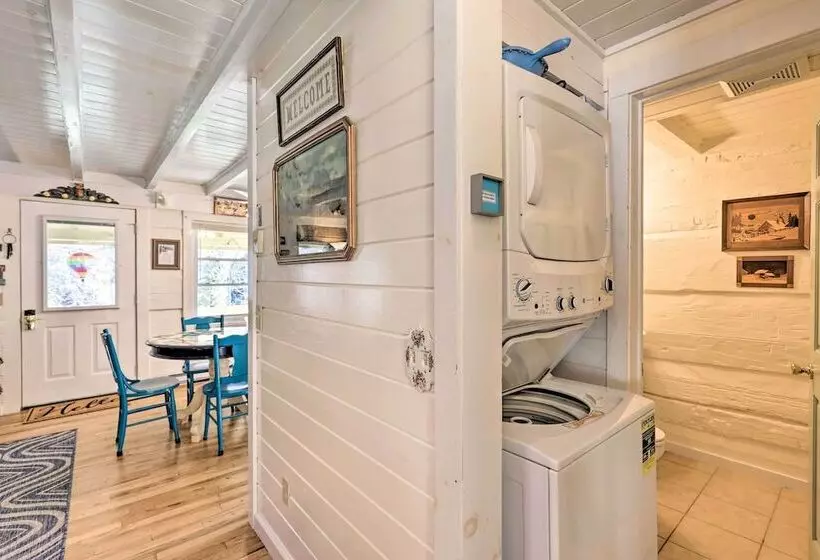 Riverfront Home W/ Fire Pit + Deck In Lansing