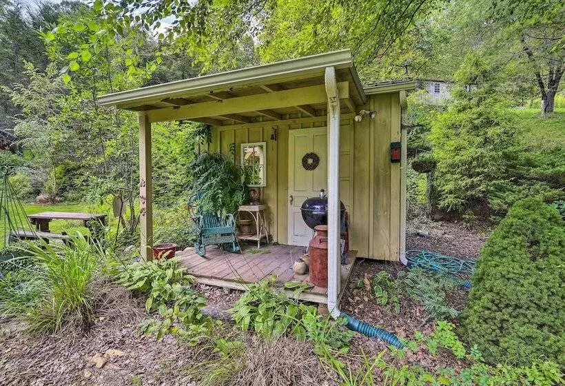 Riverfront Home W/ Fire Pit + Deck In Lansing