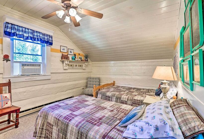 Riverfront Home W/ Fire Pit + Deck In Lansing