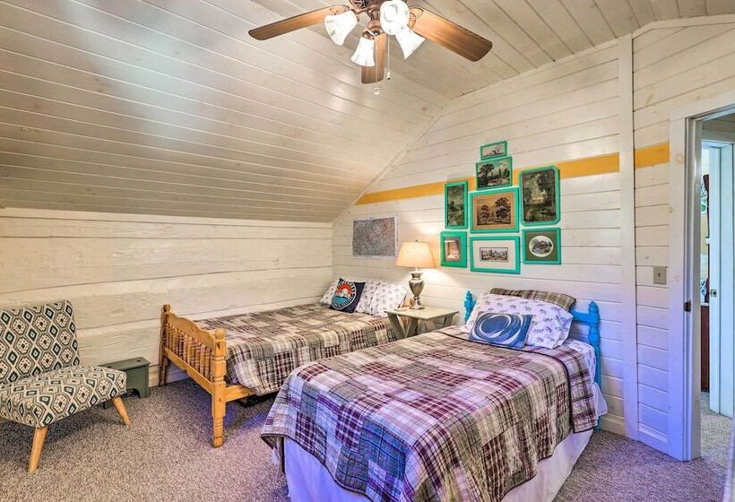 Riverfront Home W/ Fire Pit + Deck In Lansing