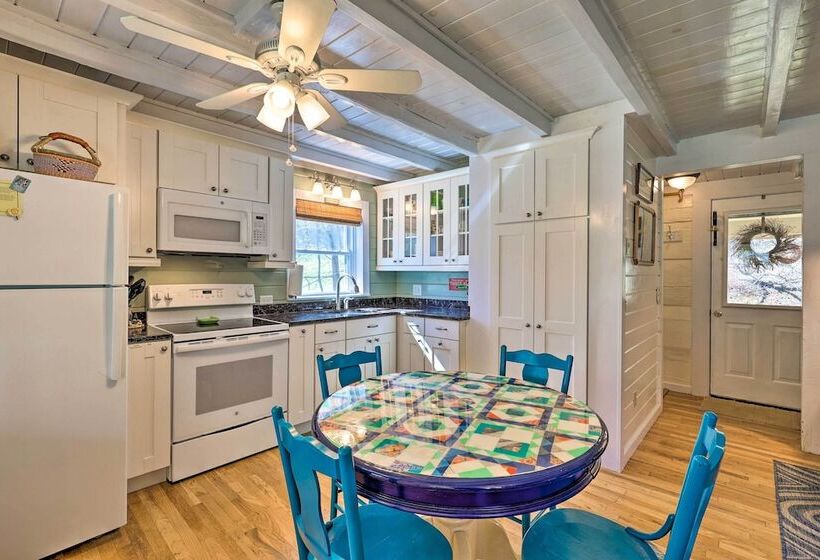 Riverfront Home W/ Fire Pit + Deck In Lansing