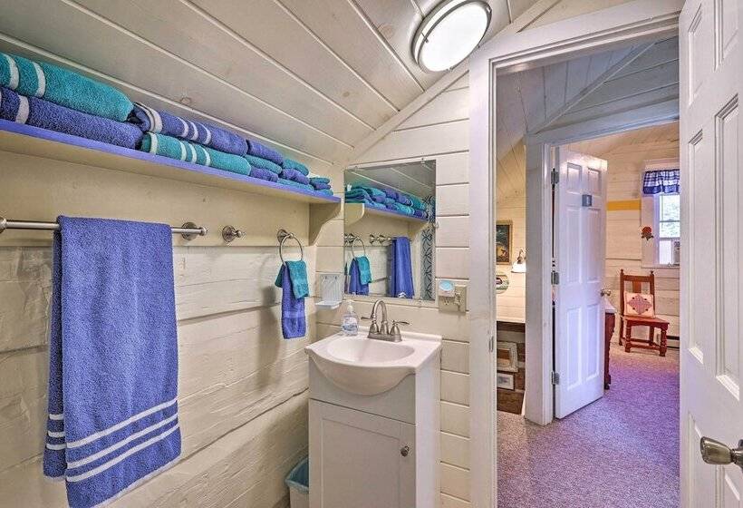 Riverfront Home W/ Fire Pit + Deck In Lansing